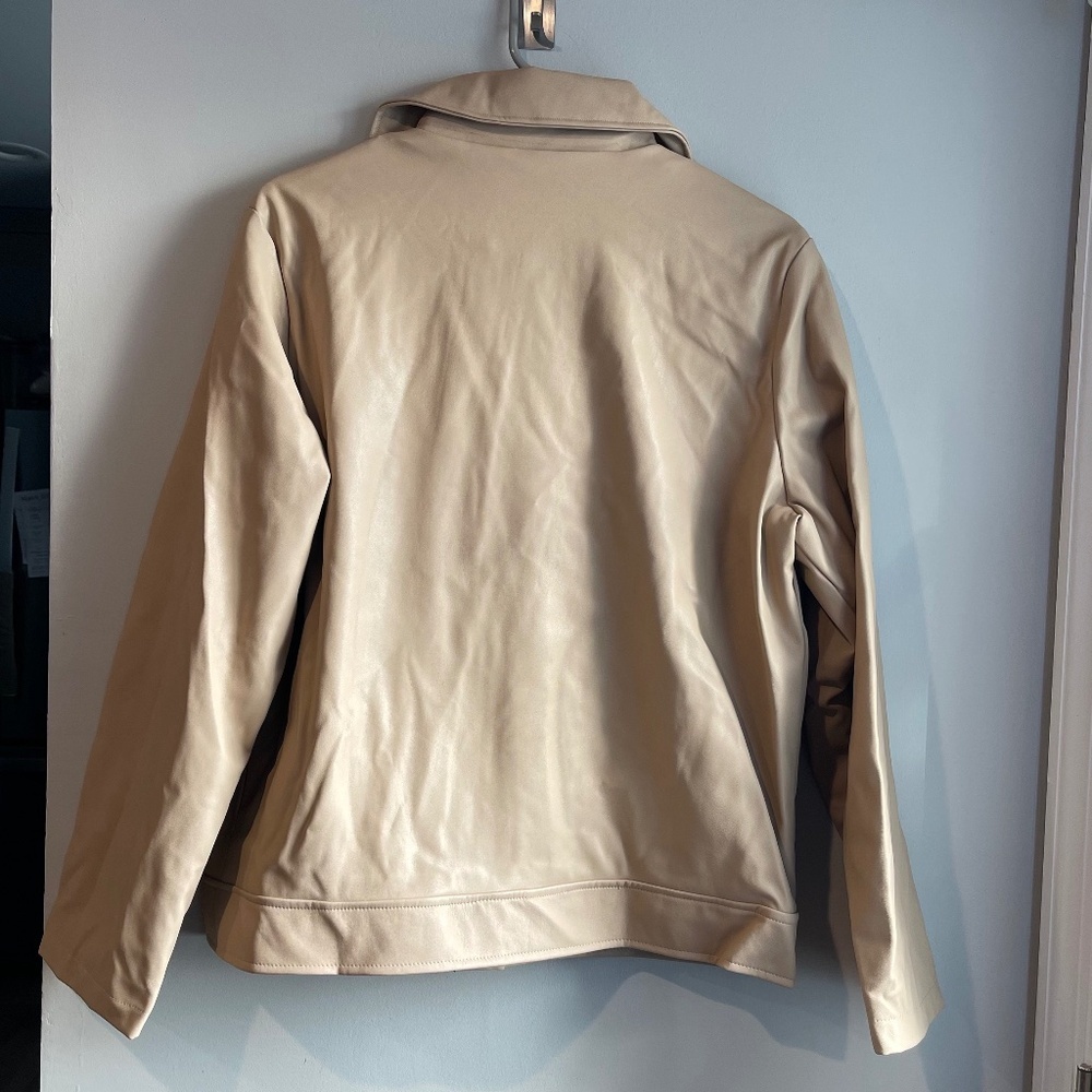 NWT NVLT Vegan Leather Trucker Jacket - Latte - Medium, Large or XL - Picture 2 of 5